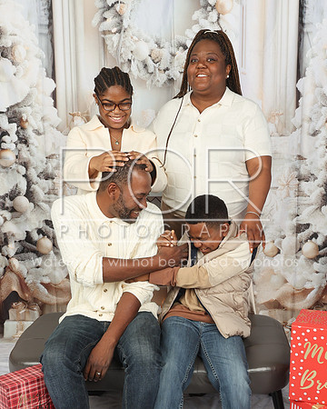 2024_Holiday_D_Kyles-7
