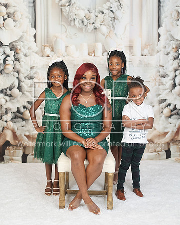 2024_Christmas_Leneisha-4