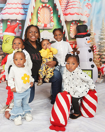 2024_Christmas_MitchellFamily-36
