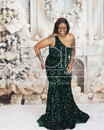 2024_Christmas_Leneisha-7