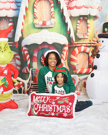 2024_Christmas_Cynthia-30