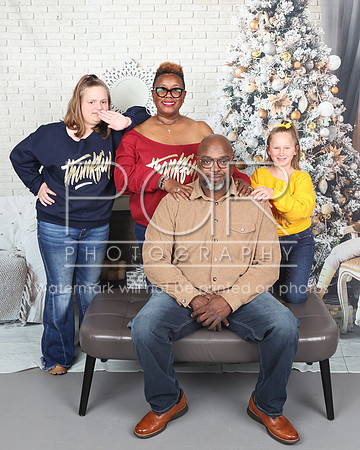 2022_Christmas_LStewart-1