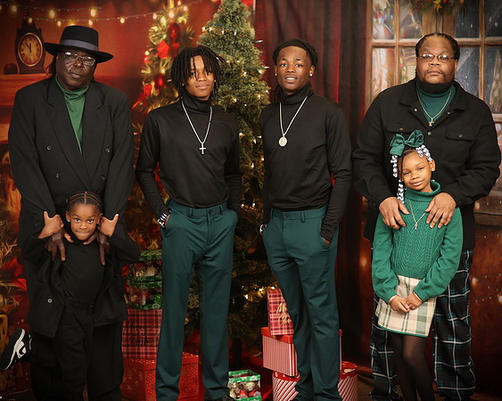 2024_Christmas_Zaniyah-12