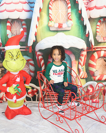 2024_Christmas_Cynthia-21