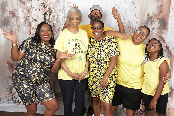 2024_Romanda_Family-16