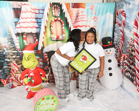 2024_Christmas_Jones Family-37