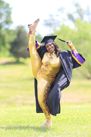 2025_Grad_Maddy-65