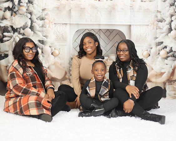 2024_Christmas_Alisha-8