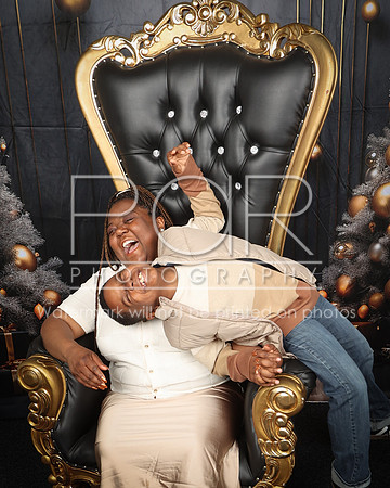 2024_Holiday_D_Kyles-18