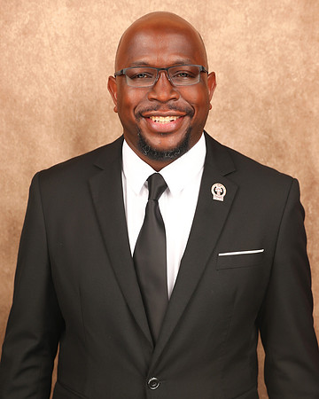2025_Headshots_CoreyTurner-2