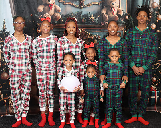 2024_Christmas_Shaniqua-39