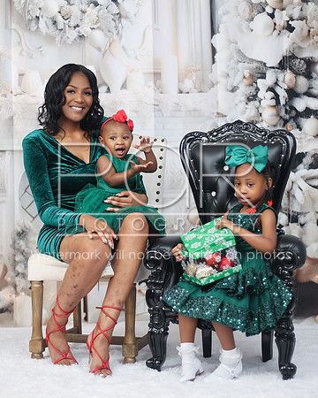 2024_Christmas_Amber-4