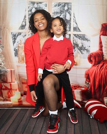 2024_Christmas_Cynthia-7
