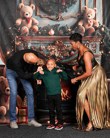 2024_Christmas_Griffins-35