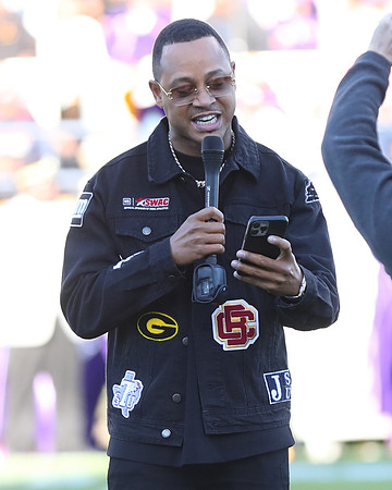 Terrence J hosted halftime-1