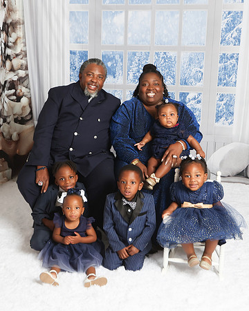 2024_Christmas_MitchellFamily-4