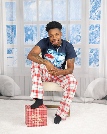 2024_Christmas_Quinn-8