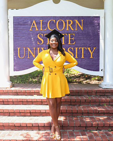 2025_Grad_Maddy-34