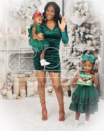 2024_Christmas_Amber-9