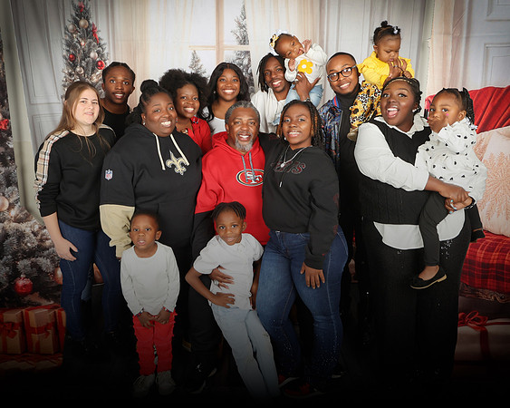 2024_Christmas_MitchellFamily-29
