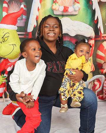 2024_Christmas_MitchellFamily-35