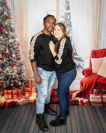 2024_Christmas_MitchellFamily-30