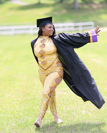 2025_Grad_Maddy-57