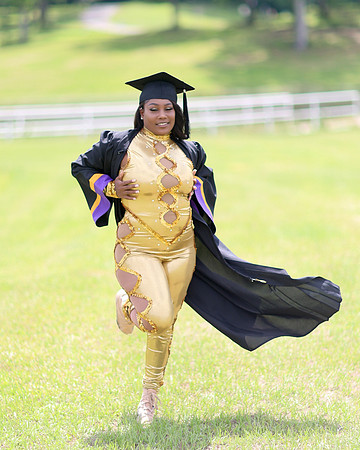 2025_Grad_Maddy-54