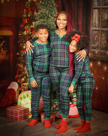 2024_Christmas_Shaniqua-2