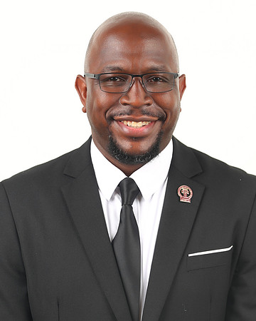 2025_Headshots_CoreyTurner-13