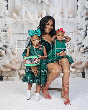 2024_Christmas_Amber-7