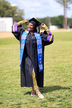 2025_Grad_Maddy-73