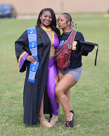 2025_Grad_Maddy-100