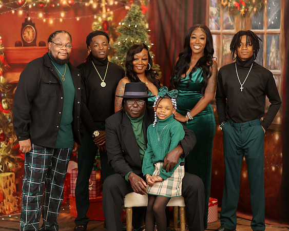 2024_Christmas_Zaniyah-15
