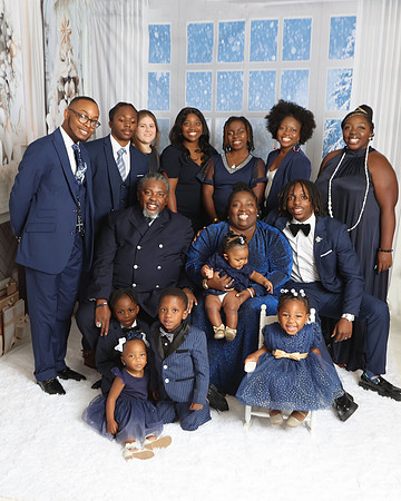 2024_Christmas_MitchellFamily-3