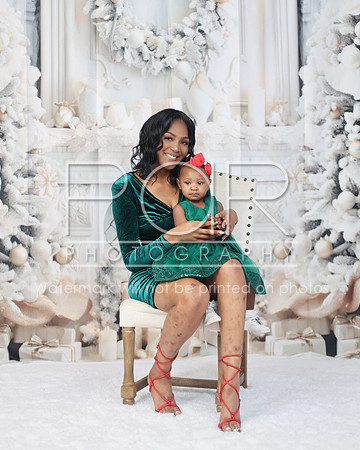 2024_Christmas_Amber-5