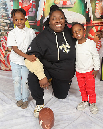 2024_Christmas_MitchellFamily-42