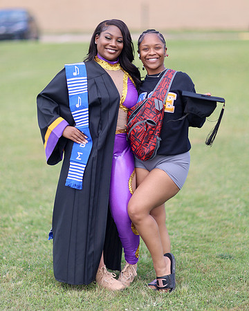 2025_Grad_Maddy-101