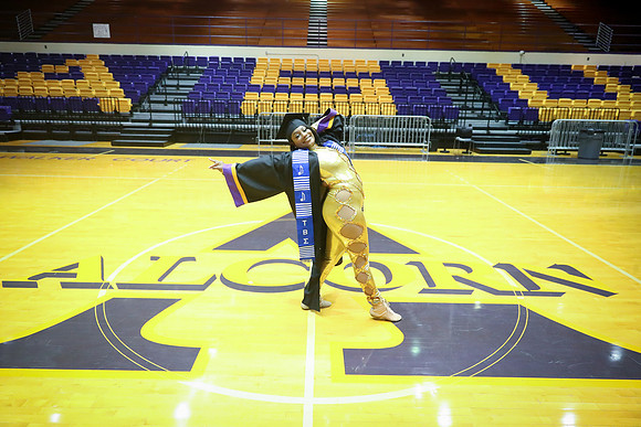 2025_Grad_Maddy-46